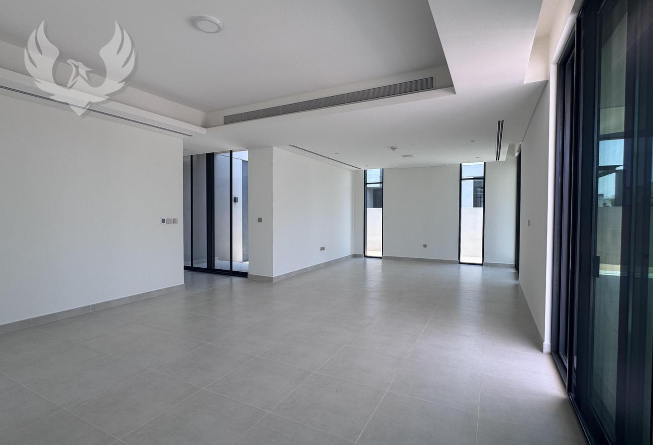 Brand New | Green Belt Facing | Spacious photo 2