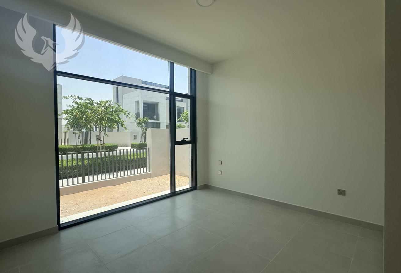 Brand New | Green Belt Facing | Spacious photo 6