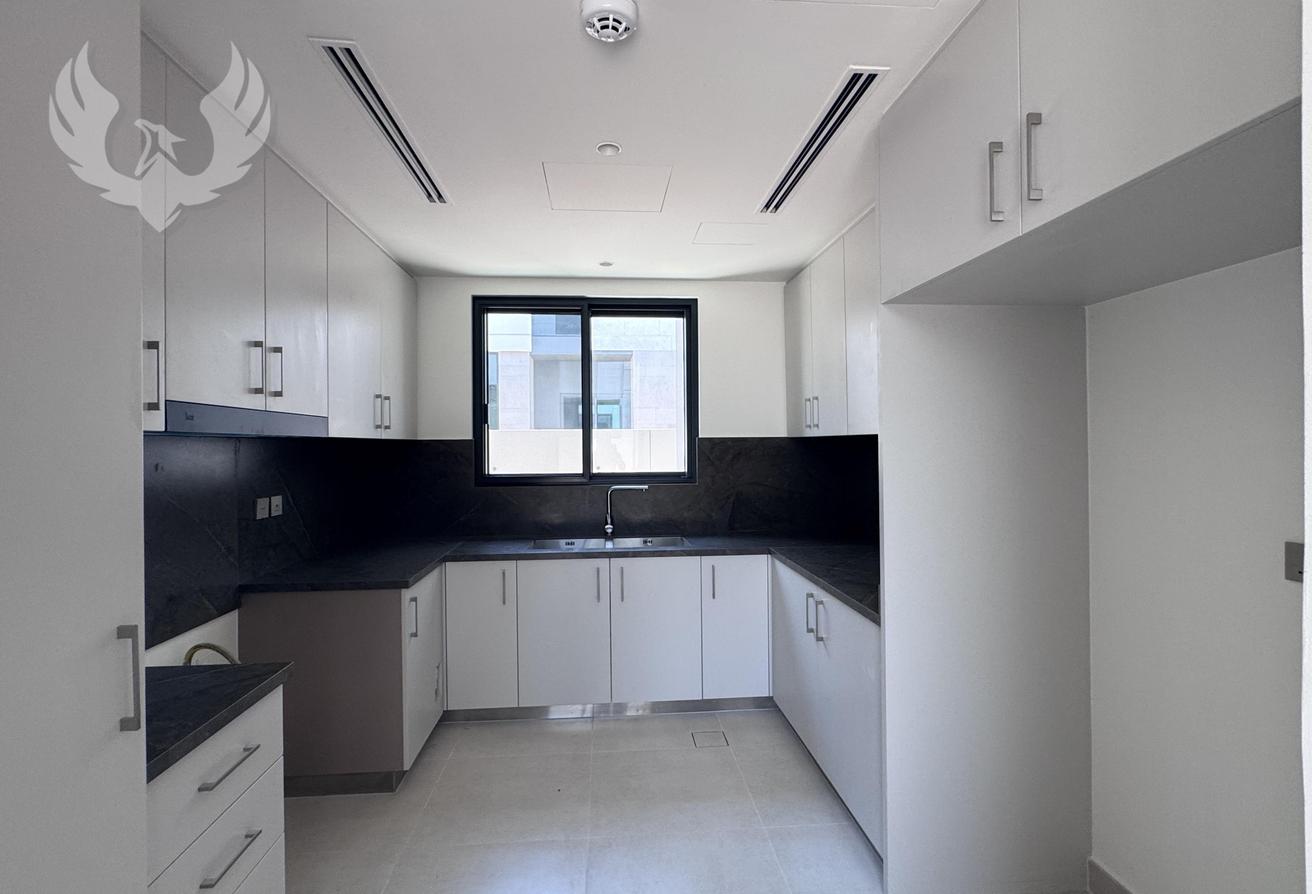 Brand New | Green Belt Facing | Spacious photo 3