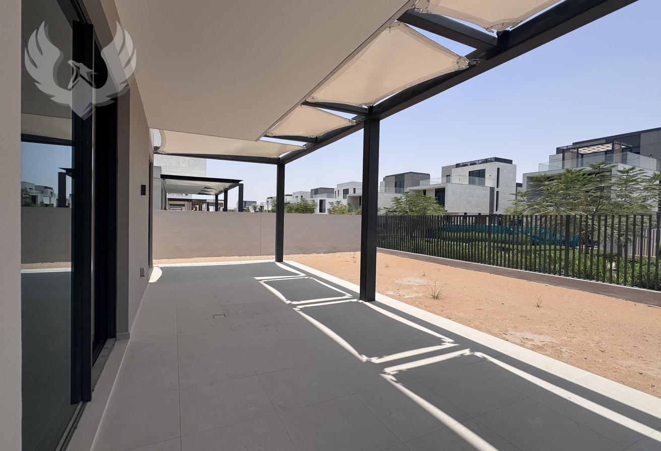Brand New | Green Belt Facing | Spacious photo 4