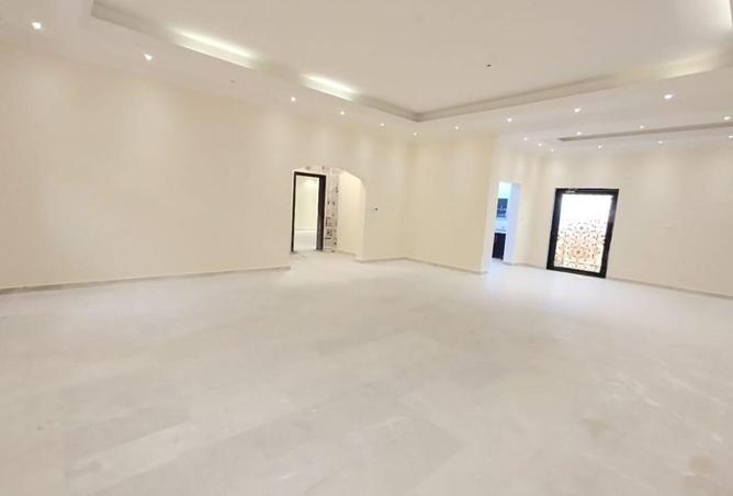 PVT ENTRANCE 4MBR SINGLE FLOOR VILLA — photo 2