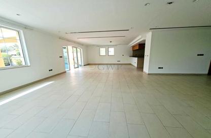 Villa - 4 Bedrooms - 6 Bathrooms for rent in District 4 - Jumeirah Park - Dubai