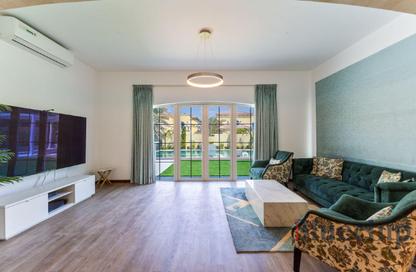 Villa - 4 Bedrooms - 5 Bathrooms for sale in Jumeirah Park - Dubai