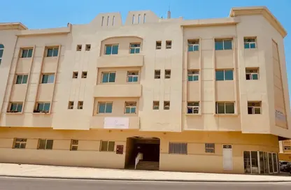 عمارة بالكامل للبيع في مجمع مويلح - تجارية مويلح - الشارقة عمارة بالكامل للبيع في مجمع مويلح - تجارية مويلح - الشارقة