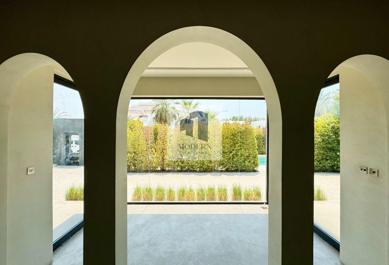 Exclusive Artist-Designed Villa | Lush Landscaping photo 8