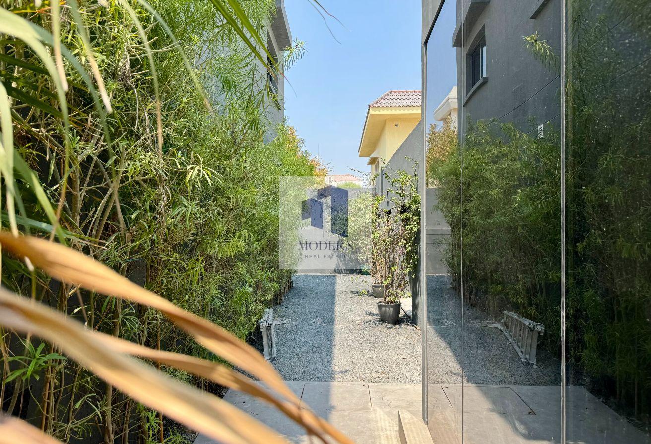 Exclusive Artist-Designed Villa | Lush Landscaping photo 17