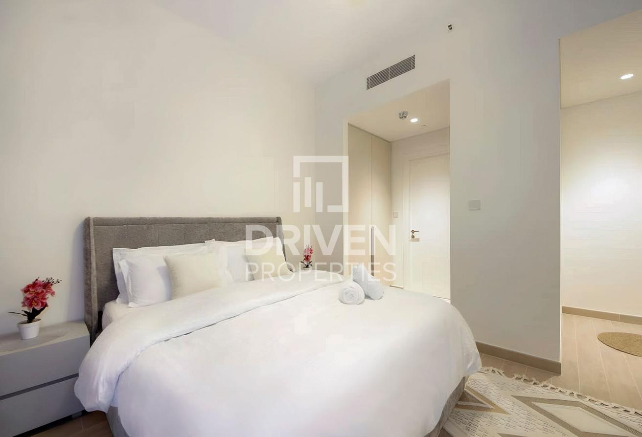 Canal View | Fully Furnished | Modern Apt photo 10
