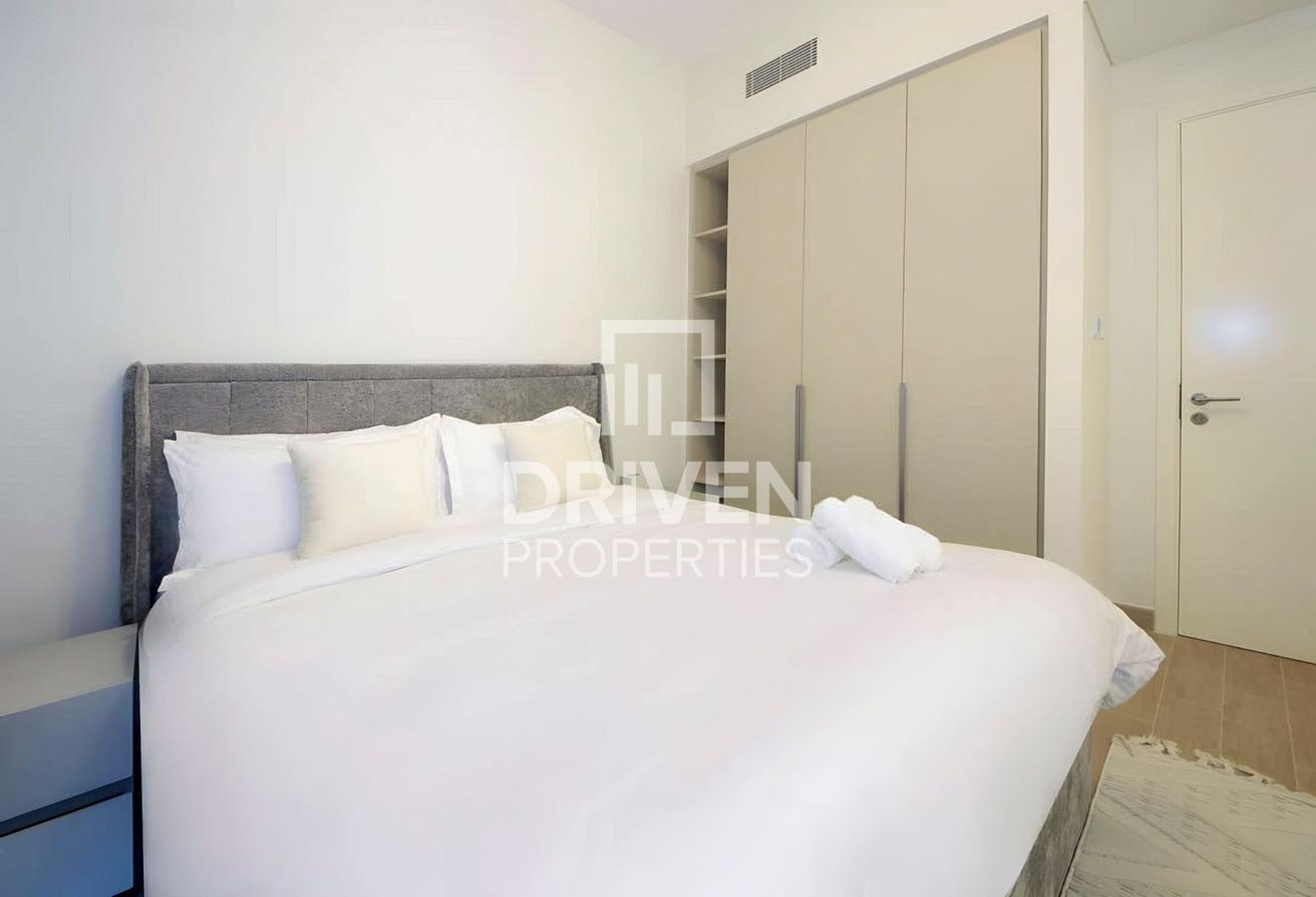Canal View | Fully Furnished | Modern Apt photo 9