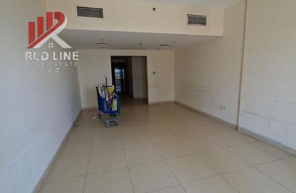 Apartment - 3 Bedrooms - 3 Bathrooms for rent in Al Mamzar Tower - Al Mamzar - Sharjah - Sharjah
