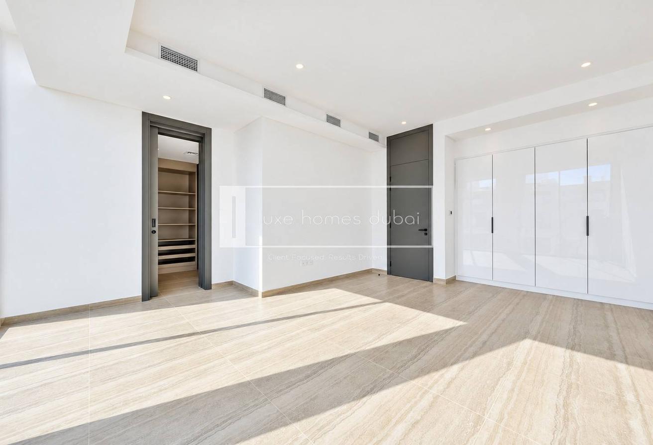 BRAND NEW | SPACIOUS 4BR VILLA | LAGOON VIEW photo 17