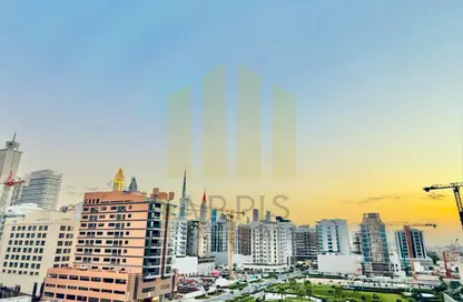 Apartment - 1 Bedroom - 2 Bathrooms for rent in Jumeirah Garden City - Al Satwa - Dubai
