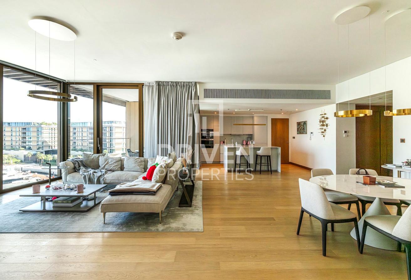 Prestigious and Stylish Apartment with Marina View photo 6