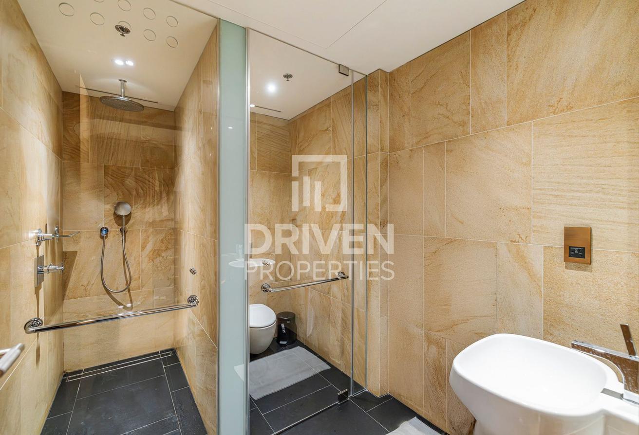 Prestigious and Stylish Apartment with Marina View photo 19