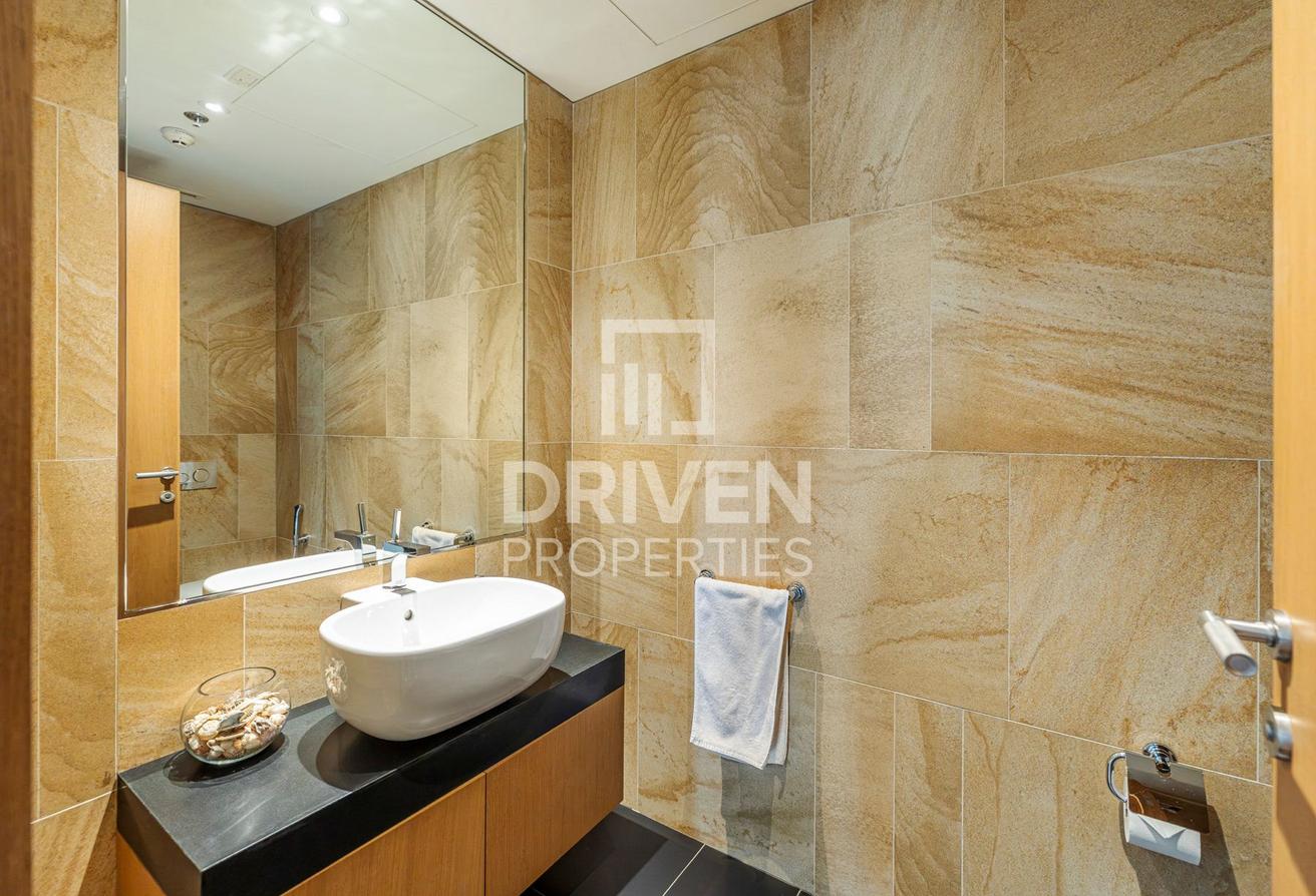 Prestigious and Stylish Apartment with Marina View photo 18
