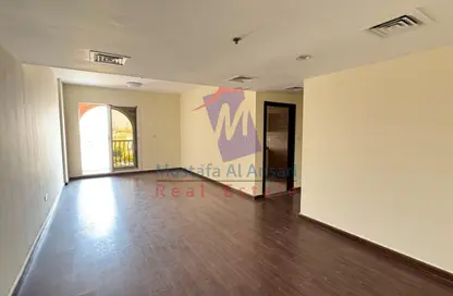 شقة - 2 غرف نوم - 2 حمامات للايجار في برايم ريزيدنس 2 - طراز أسباني - المدينة العالمية - دبي