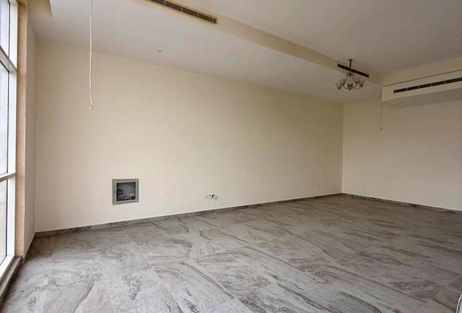 83640923 - Property Image 3