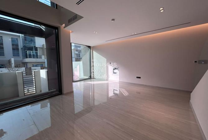 122472200 - Property Image 3