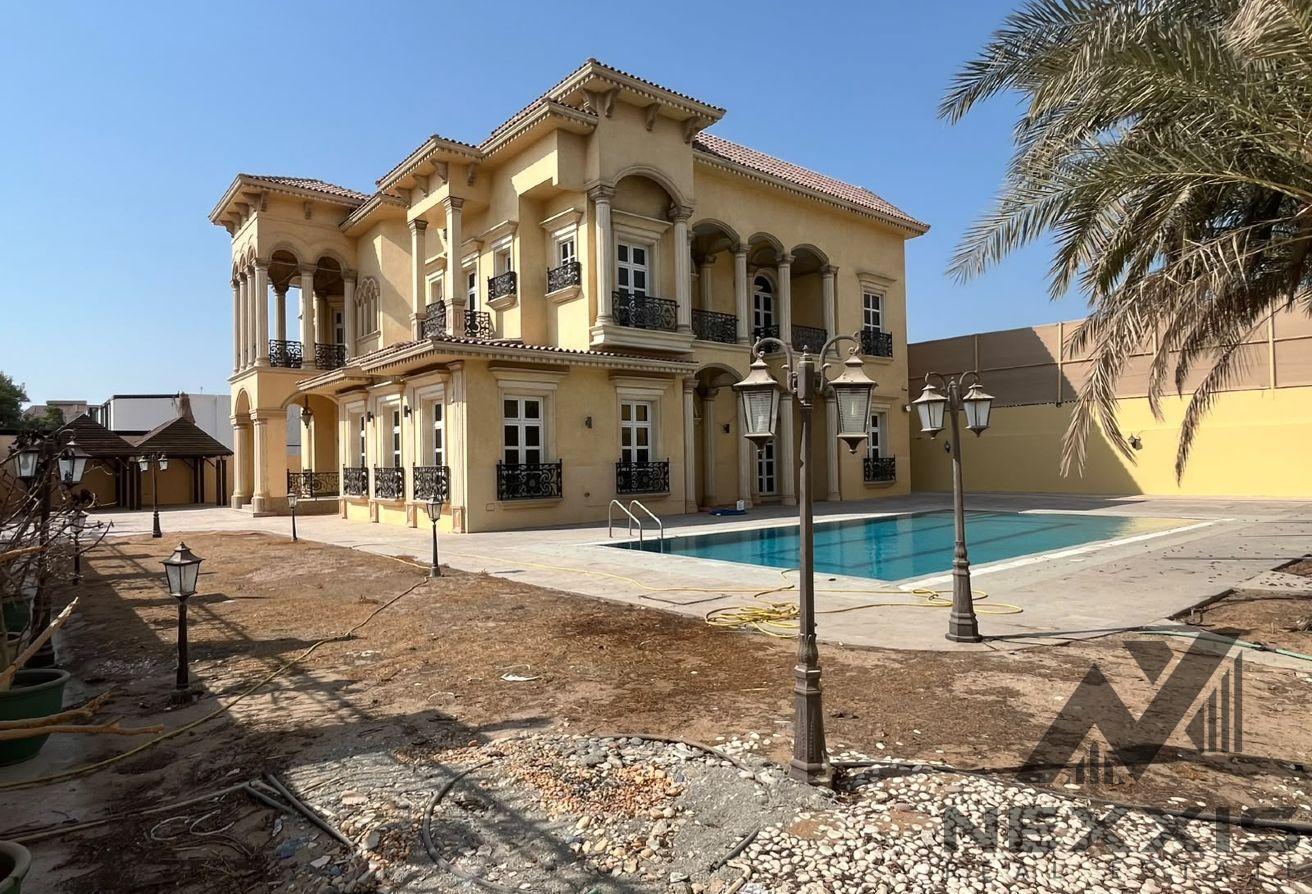 SPECIOUS 4 BEDROOMS | PRIVATE POOL AND GARDEN photo 2
