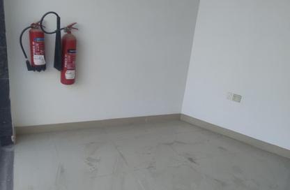 متجر - استوديو للايجار في بناية النباعة 8 - النبعة - الشرق - الشارقة متجر - استوديو للايجار في بناية النباعة 8 - النبعة - الشرق - الشارقة