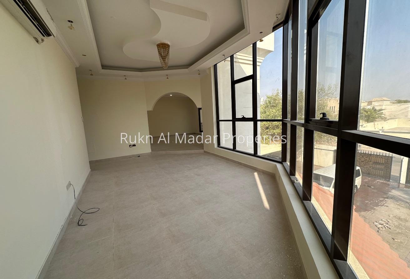 Specious Villa With Big Serivce Block photo 6