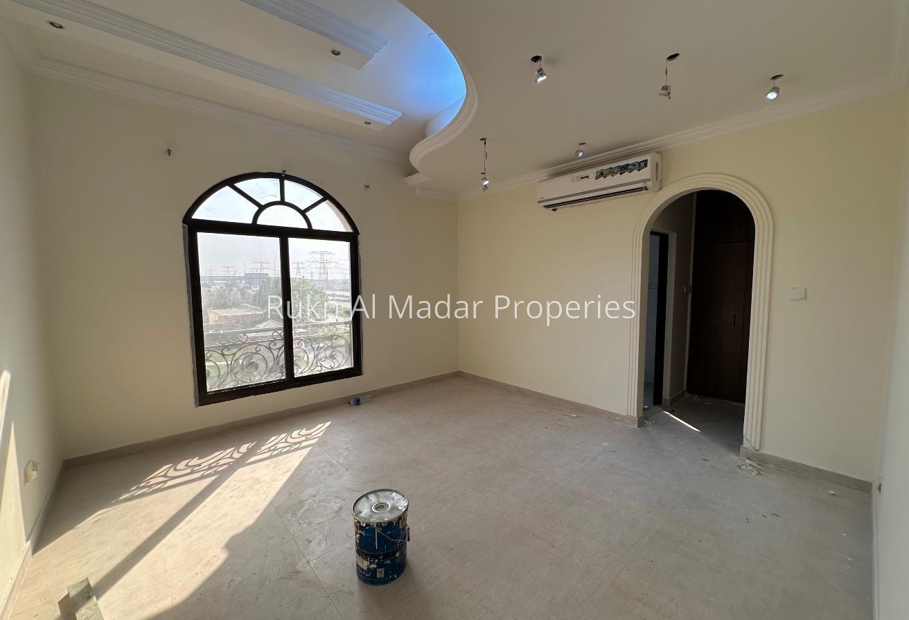 Specious Villa With Big Serivce Block photo 13
