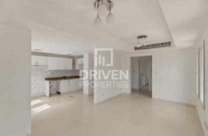 Villa - 2 Bedrooms - 3 Bathrooms for rent in Springs 11 - The Springs - Dubai