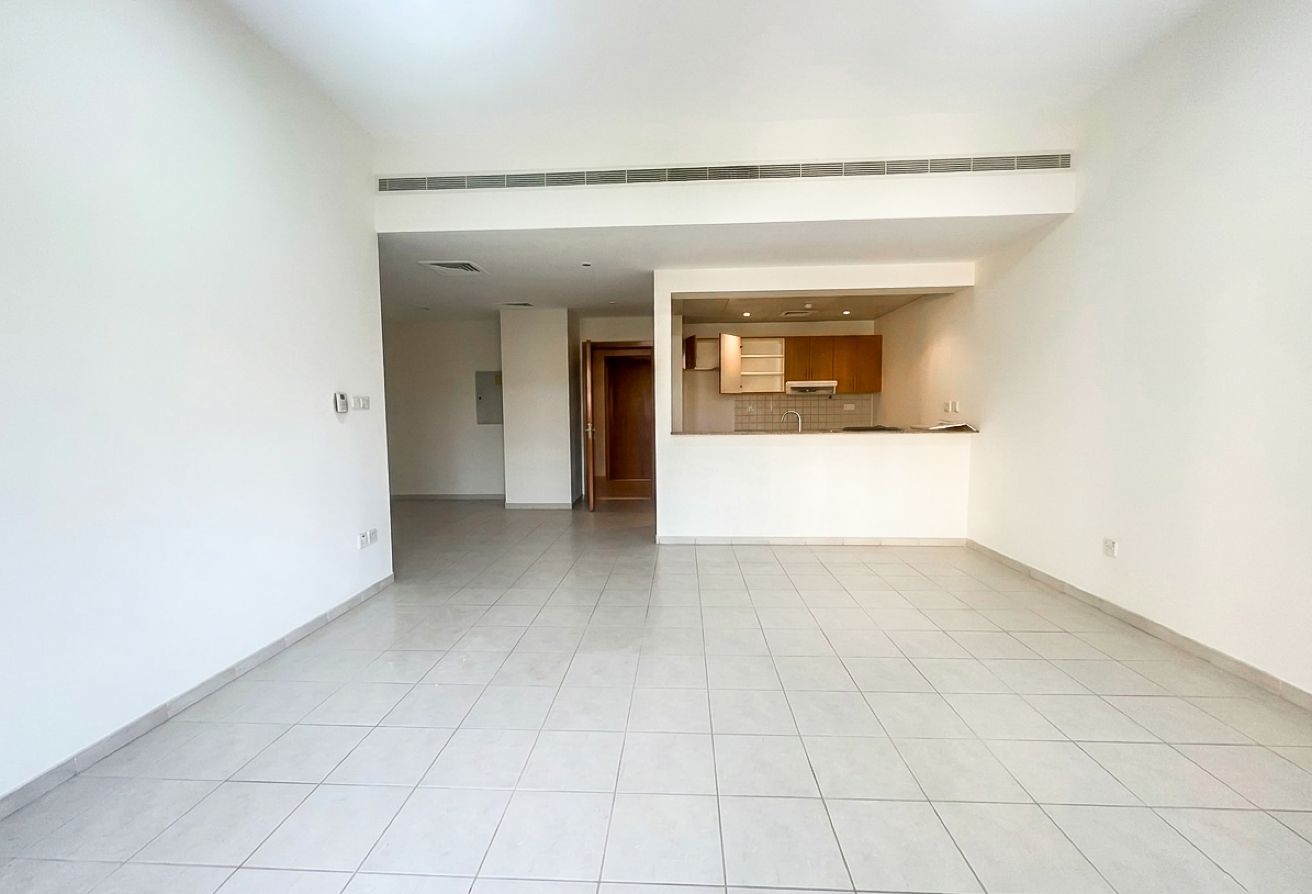 Gardens & Pool View| Well Maintained |Chiller Free