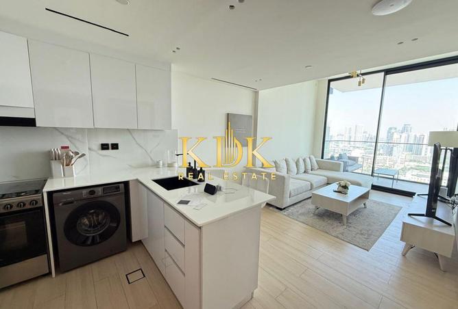 Furnished 1BR | Bright Unit | High Floor photo 2