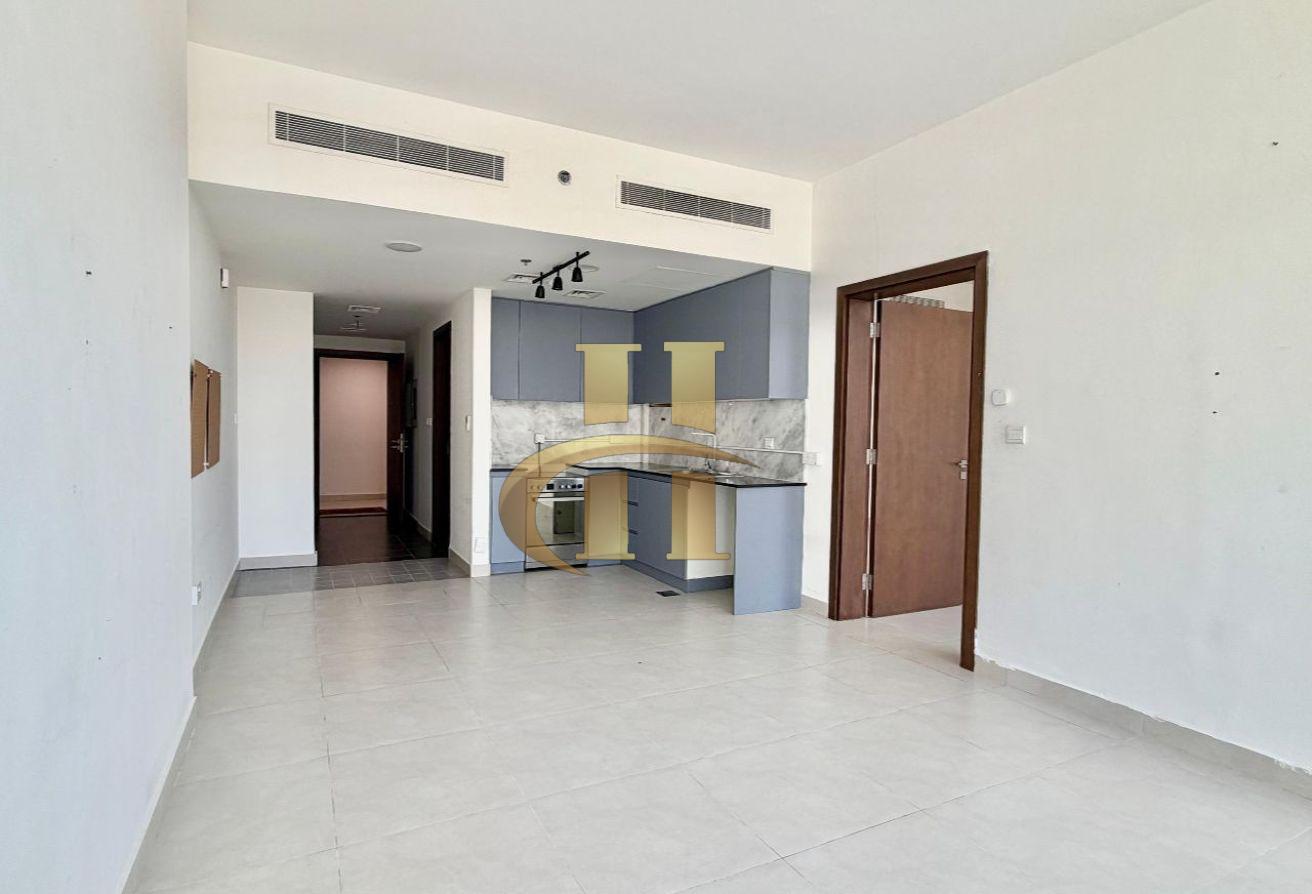 Spacious Layout | Chiller Free | Near To Exit photo 2