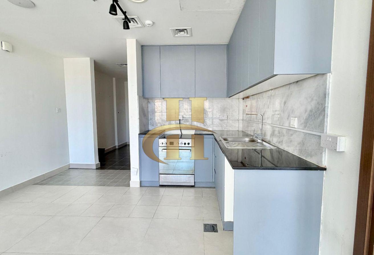 Spacious Layout | Chiller Free | Near To Exit photo 7