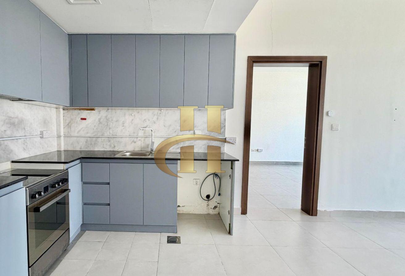 Spacious Layout | Chiller Free | Near To Exit photo 6