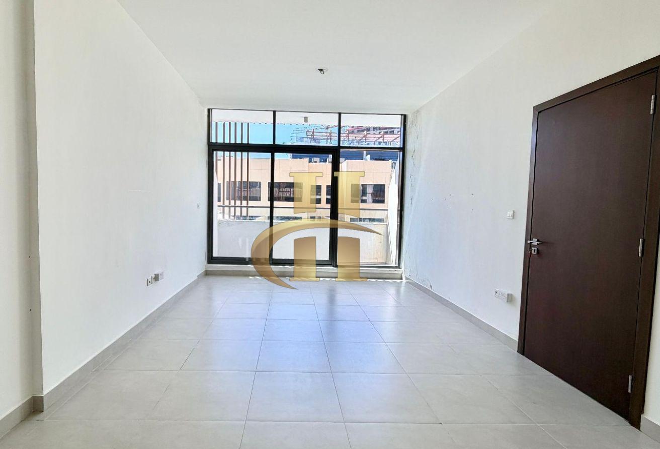 Spacious Layout | Chiller Free | Near To Exit photo 16