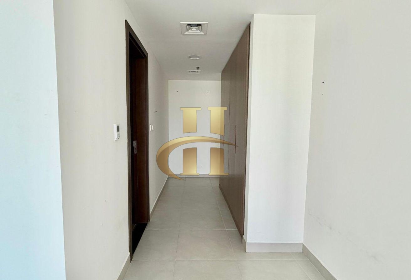 Spacious Layout | Chiller Free | Near To Exit photo 9