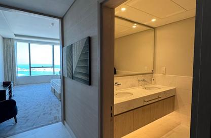 Apartment - Studio - 1 Bathroom for rent in The Palm Tower - Palm Jumeirah - Dubai