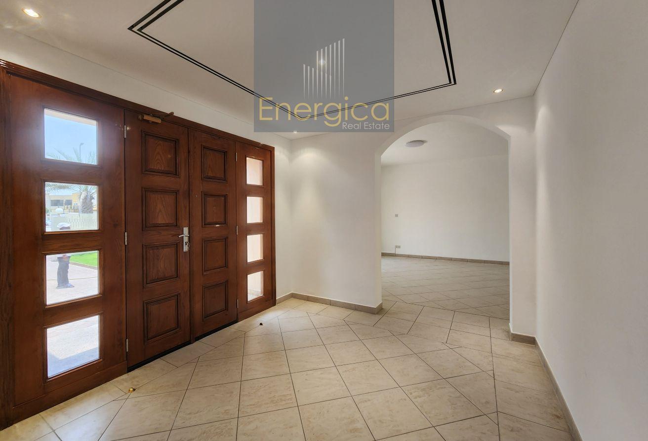 Upgraded 4BR Compound Villa | Shared Pool | Garden photo 4