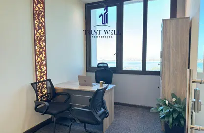 مكتب - غرفة نوم - 6 حمامات للايجار في بناية دار السلام - شارع الكورنيش - أبوظبي