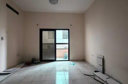 شقة - 1 حمام للايجار في مساكن كورنيش عجمان - طريق كورنيش عجمان - عجمان