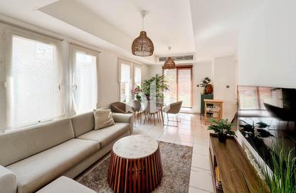 Villa - 2 Bedrooms - 3 Bathrooms for rent in Springs 14 - The Springs - Dubai