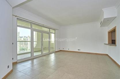 Apartment - 2 Bedrooms - 3 Bathrooms for rent in Al Hamri - Shoreline Apartments - Palm Jumeirah - Dubai