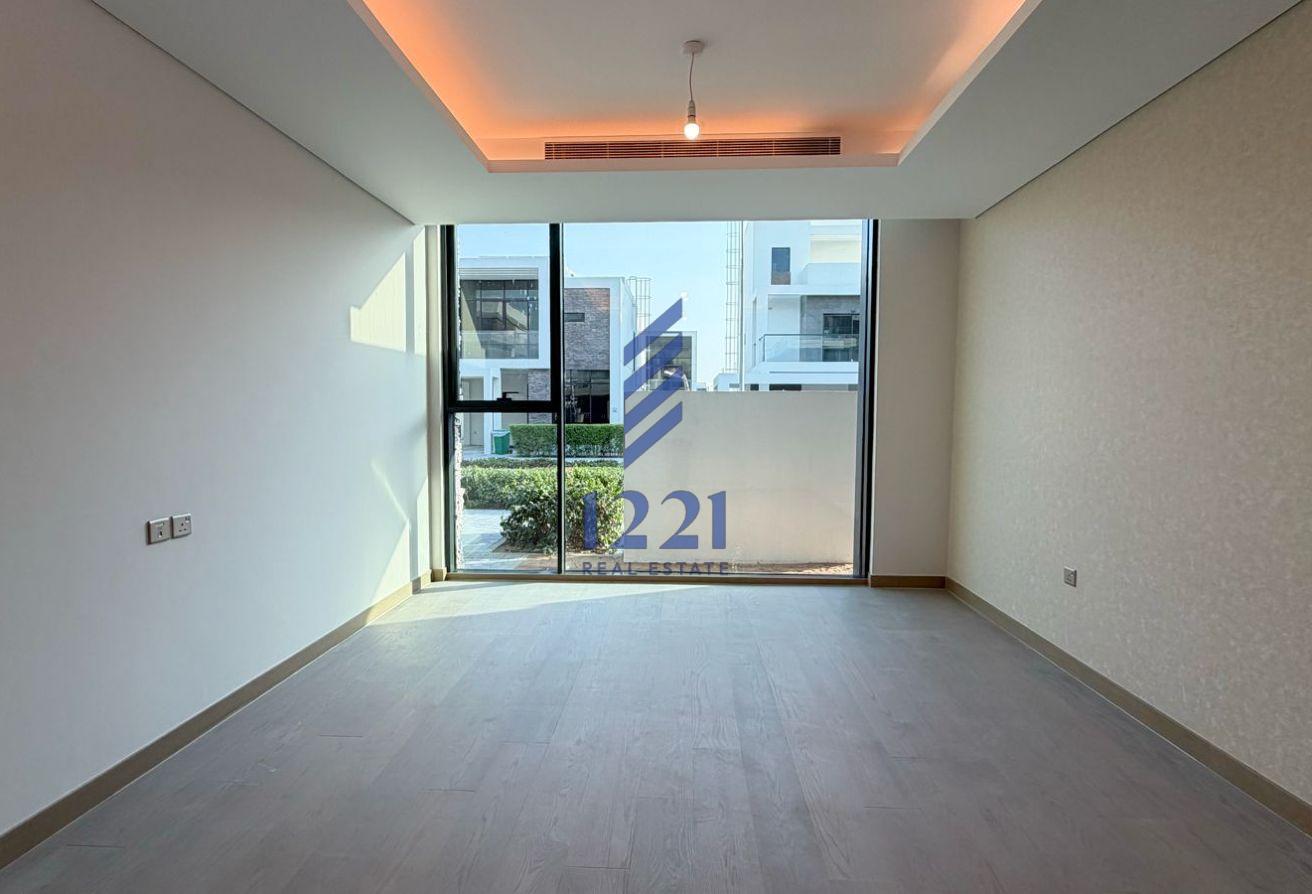 ELEVATED LIVING | UNFURNISHED | PRIVATE RETREAT photo 3