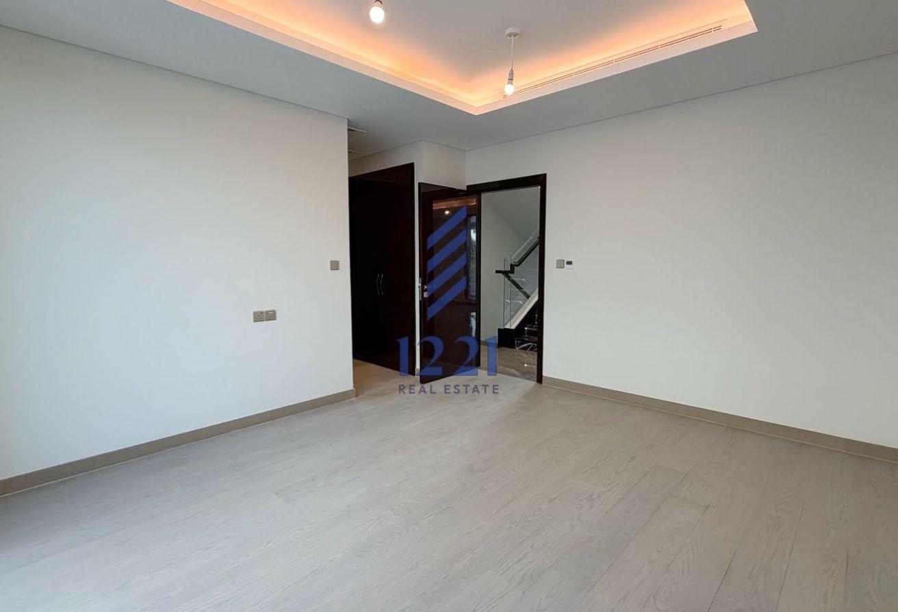 ELEVATED LIVING | UNFURNISHED | PRIVATE RETREAT photo 5