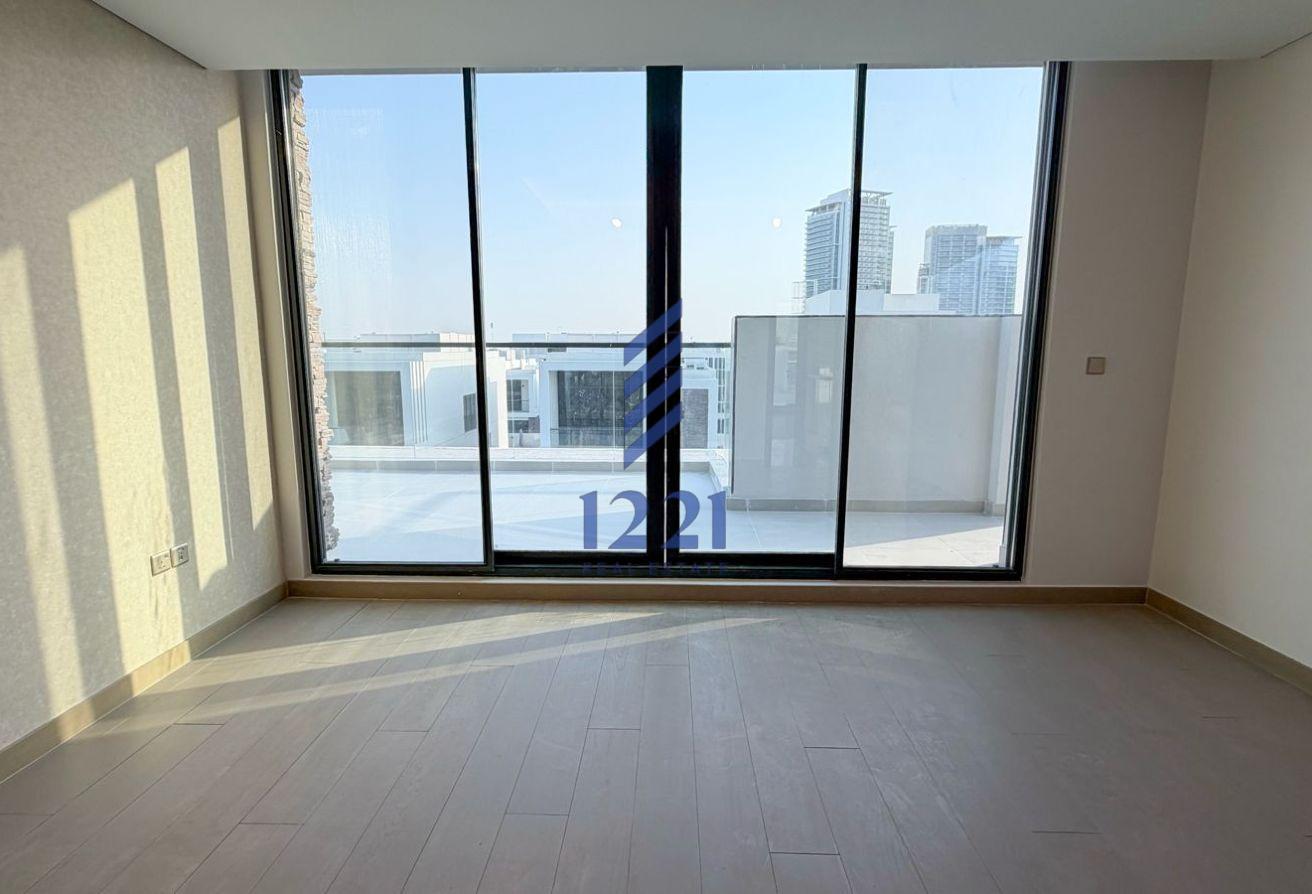 ELEVATED LIVING | UNFURNISHED | PRIVATE RETREAT photo 7