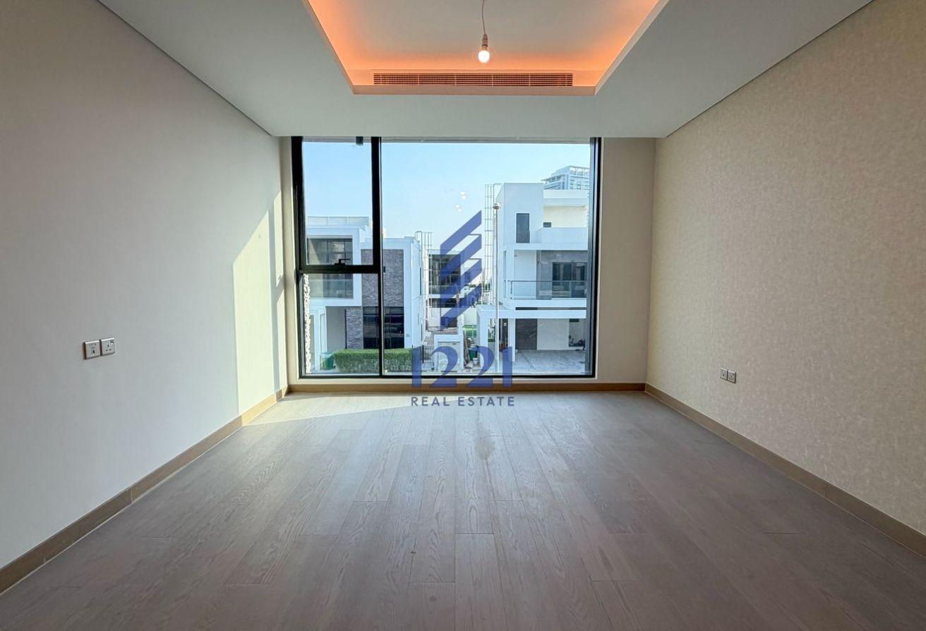 ELEVATED LIVING | UNFURNISHED | PRIVATE RETREAT photo 13