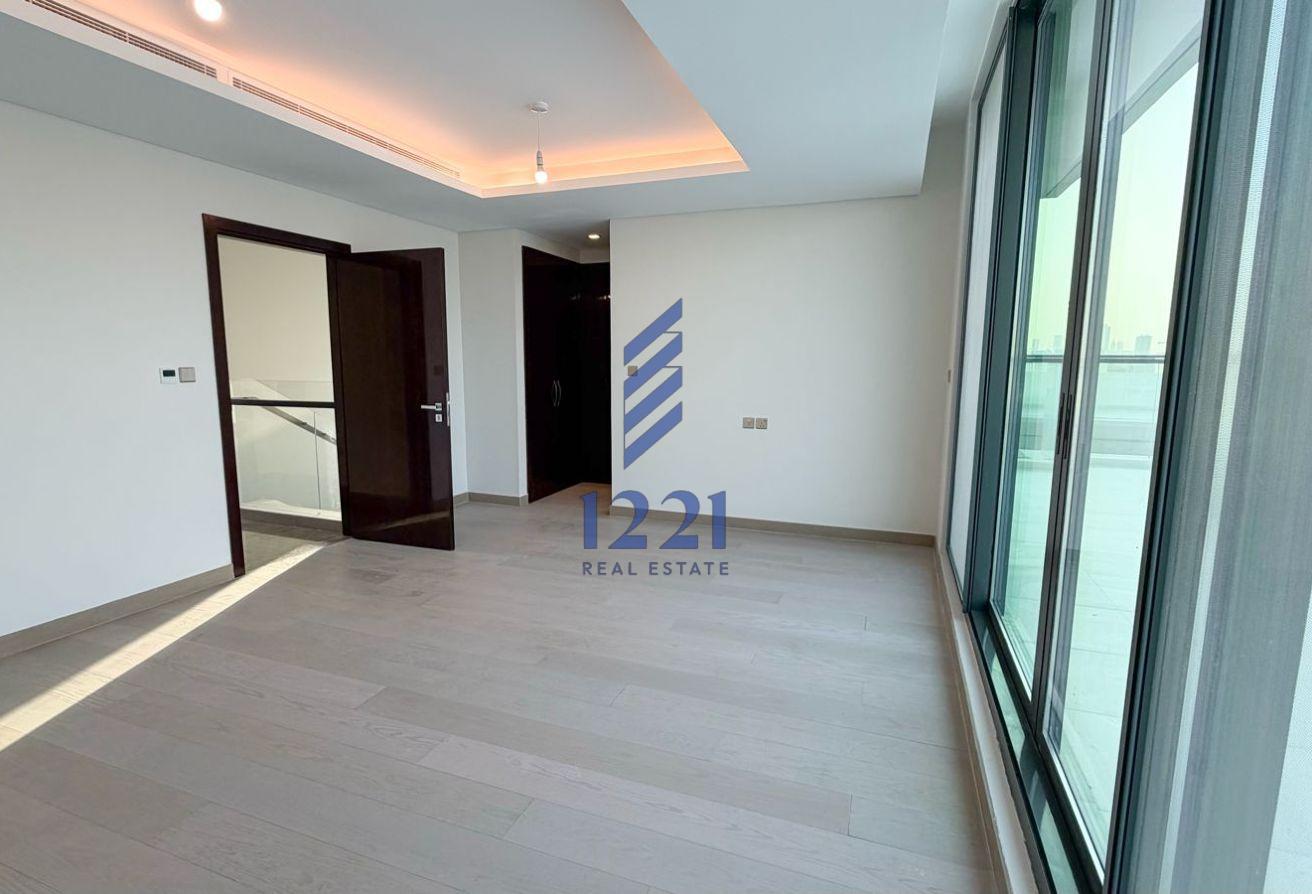 ELEVATED LIVING | UNFURNISHED | PRIVATE RETREAT photo 9