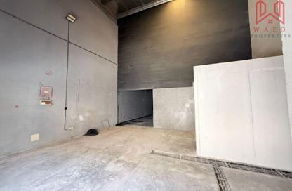Warehouse - Studio - 1 Bathroom for rent in Ras Al Khor - Dubai