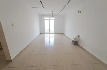 Apartment - 4 Bedrooms - 4 Bathrooms for rent in Al Qulaya'ah - Al Sharq - Sharjah