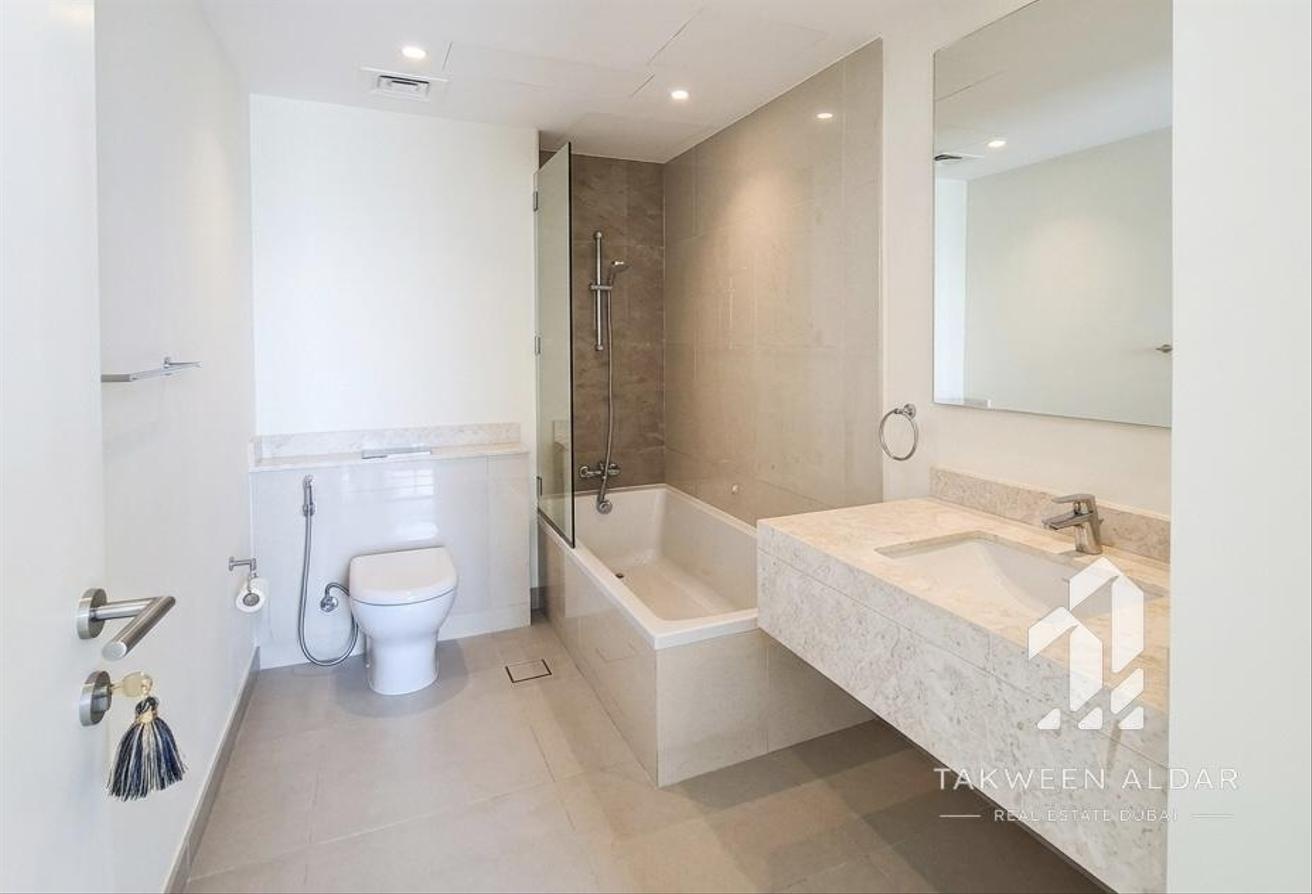 Corner Unit | Spacious Layout | Prime Location photo 5