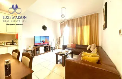 Apartment - 2 Bedrooms - 2 Bathrooms for sale in Hayat Boulevard 1B - Hayat Boulevard 1 - Hayat Boulevard - Town Square - Dubai