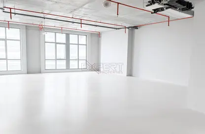 Office Space - Studio - 1 Bathroom for rent in Grosvenor Office Tower - Business Bay - Dubai
