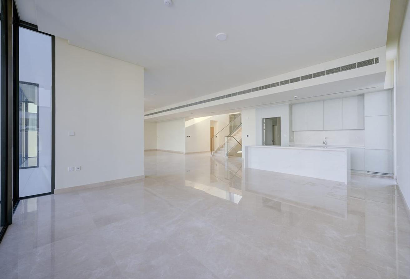 DHE Hillcrest 5 Bed, Near GEMS Wellington photo 4